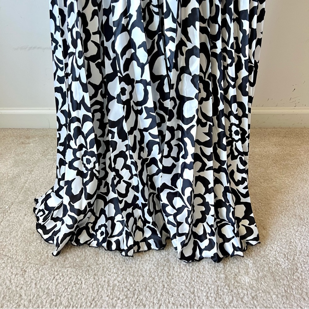 BETSEY & ADAM V-Neck Floral Pleated Halter Prom Gown—SZ. 6 - Picture 4 of 13